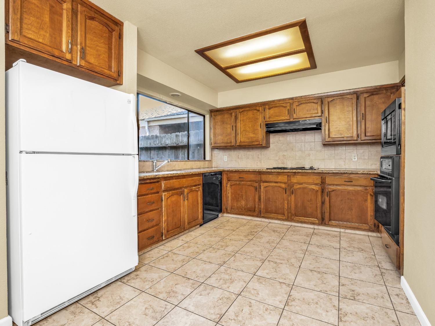 6141 N West Avenue # 126