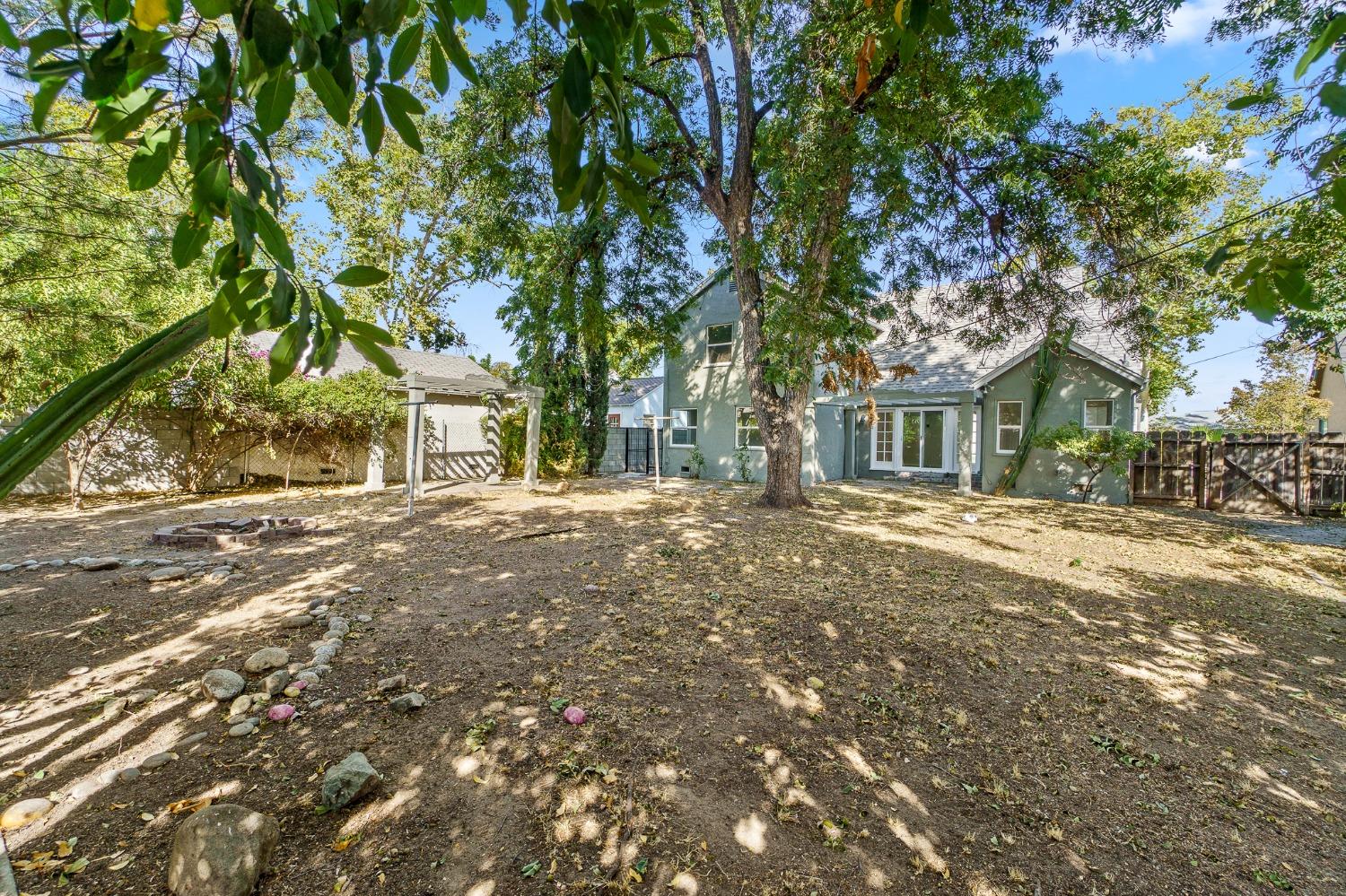 1411 N Calaveras Street