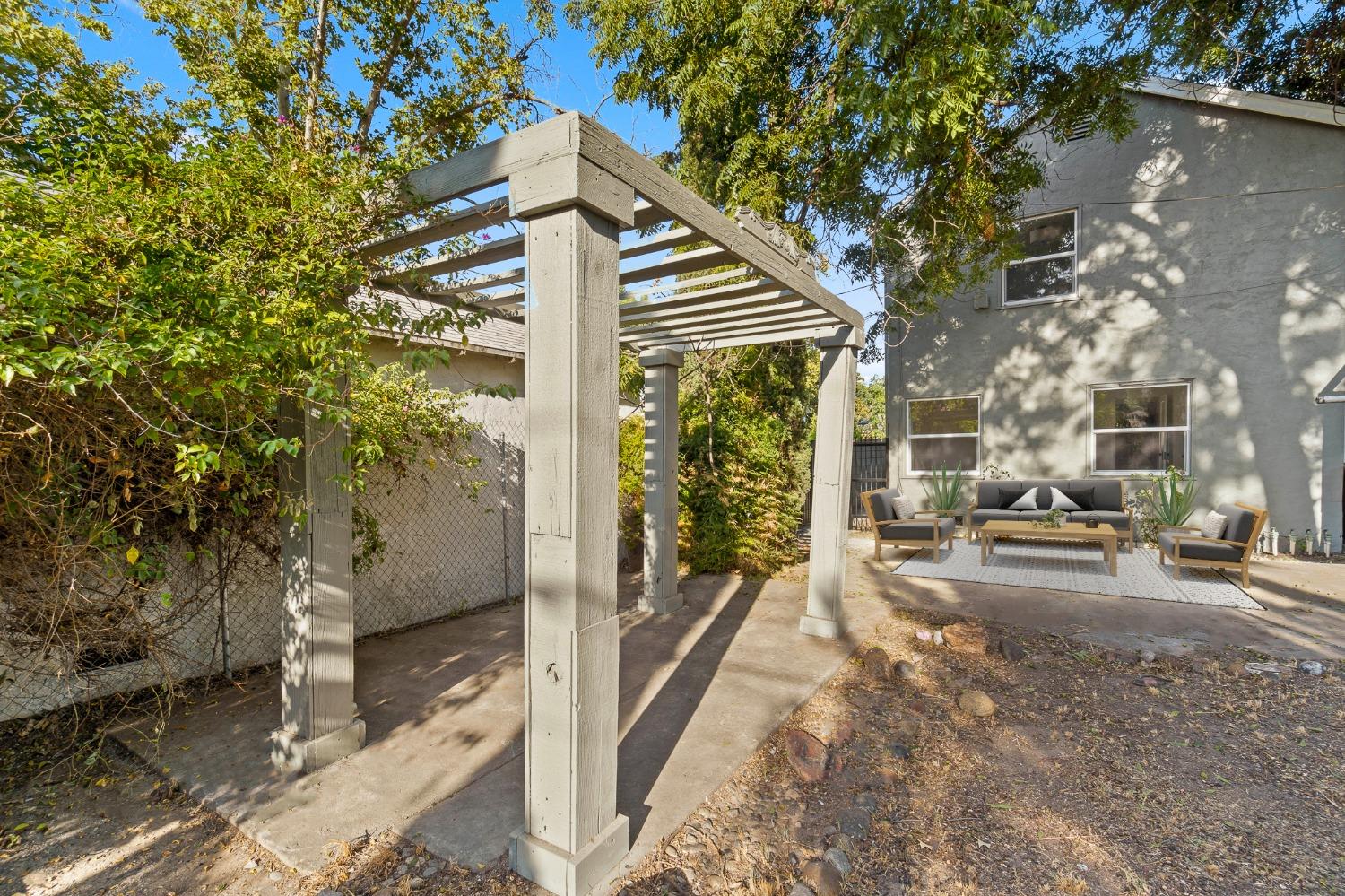 1411 N Calaveras Street