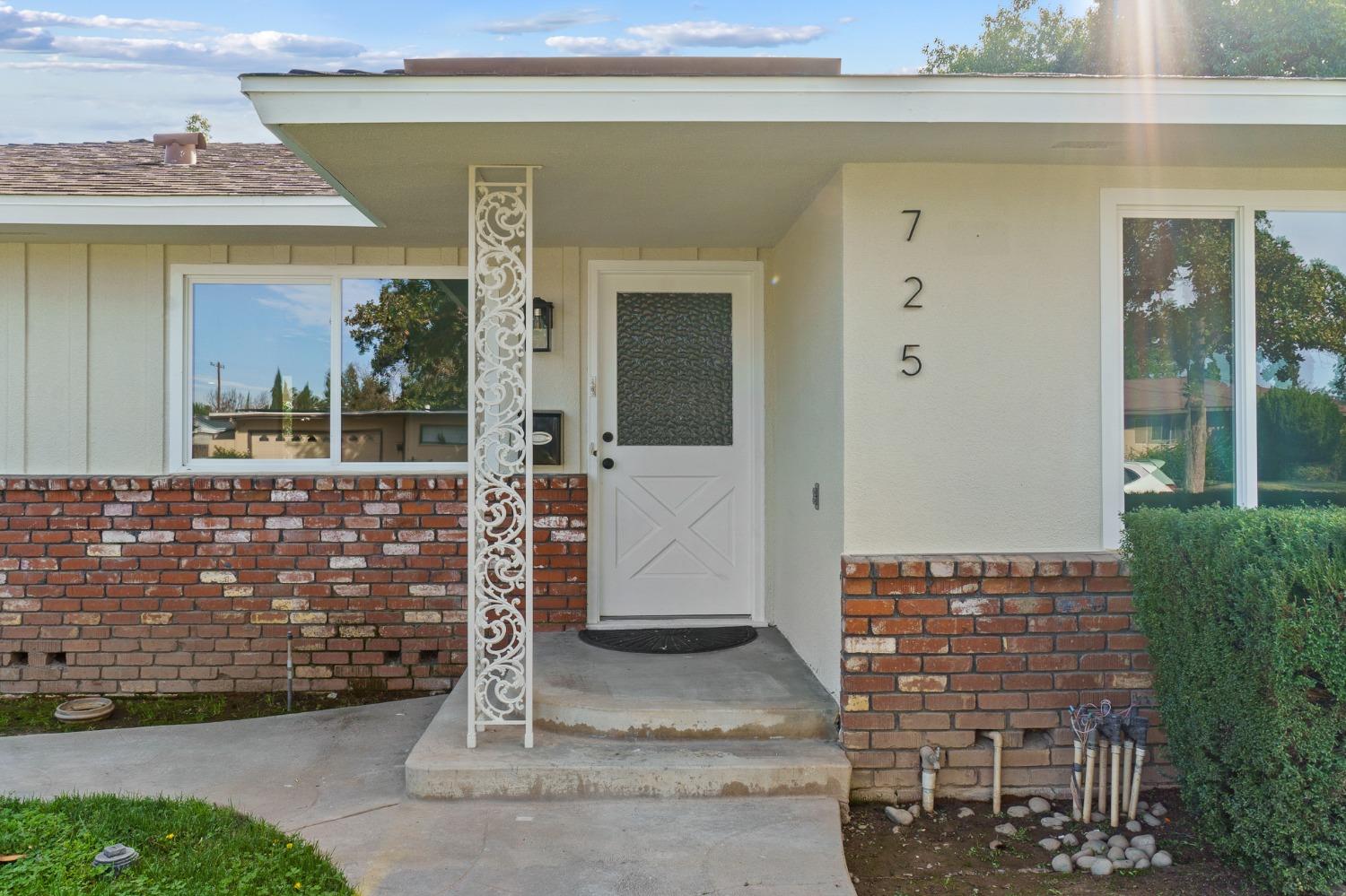 725 W Rialto Avenue