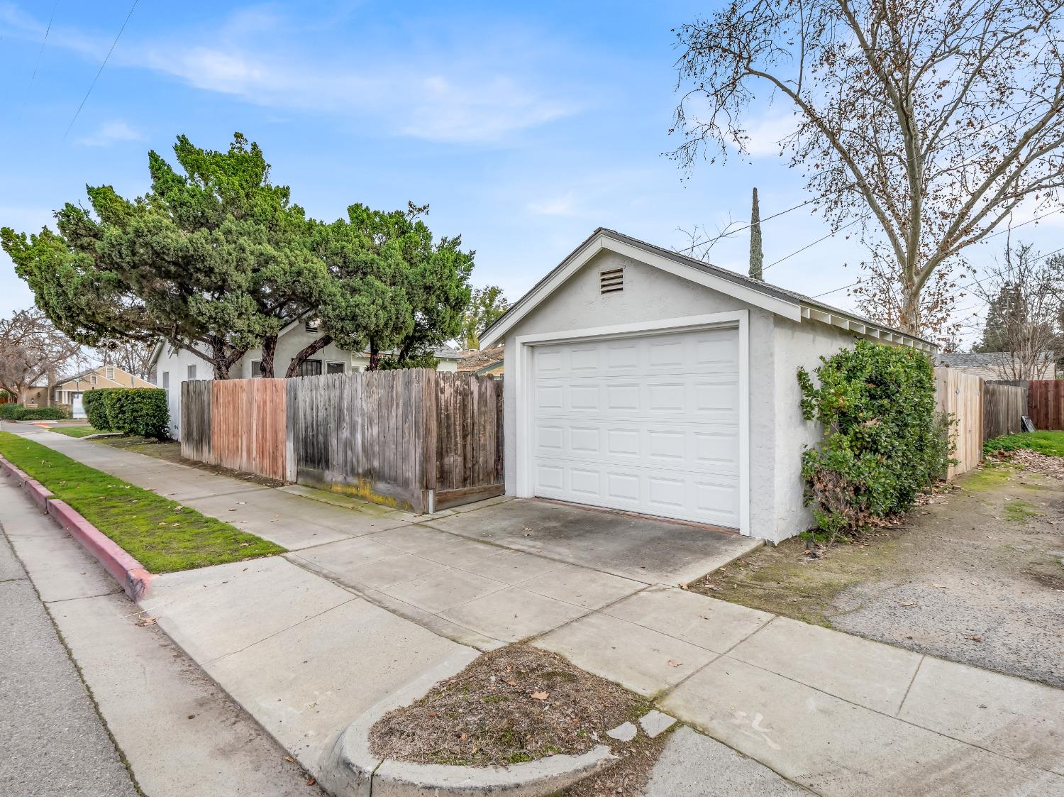 1597 N Glenn