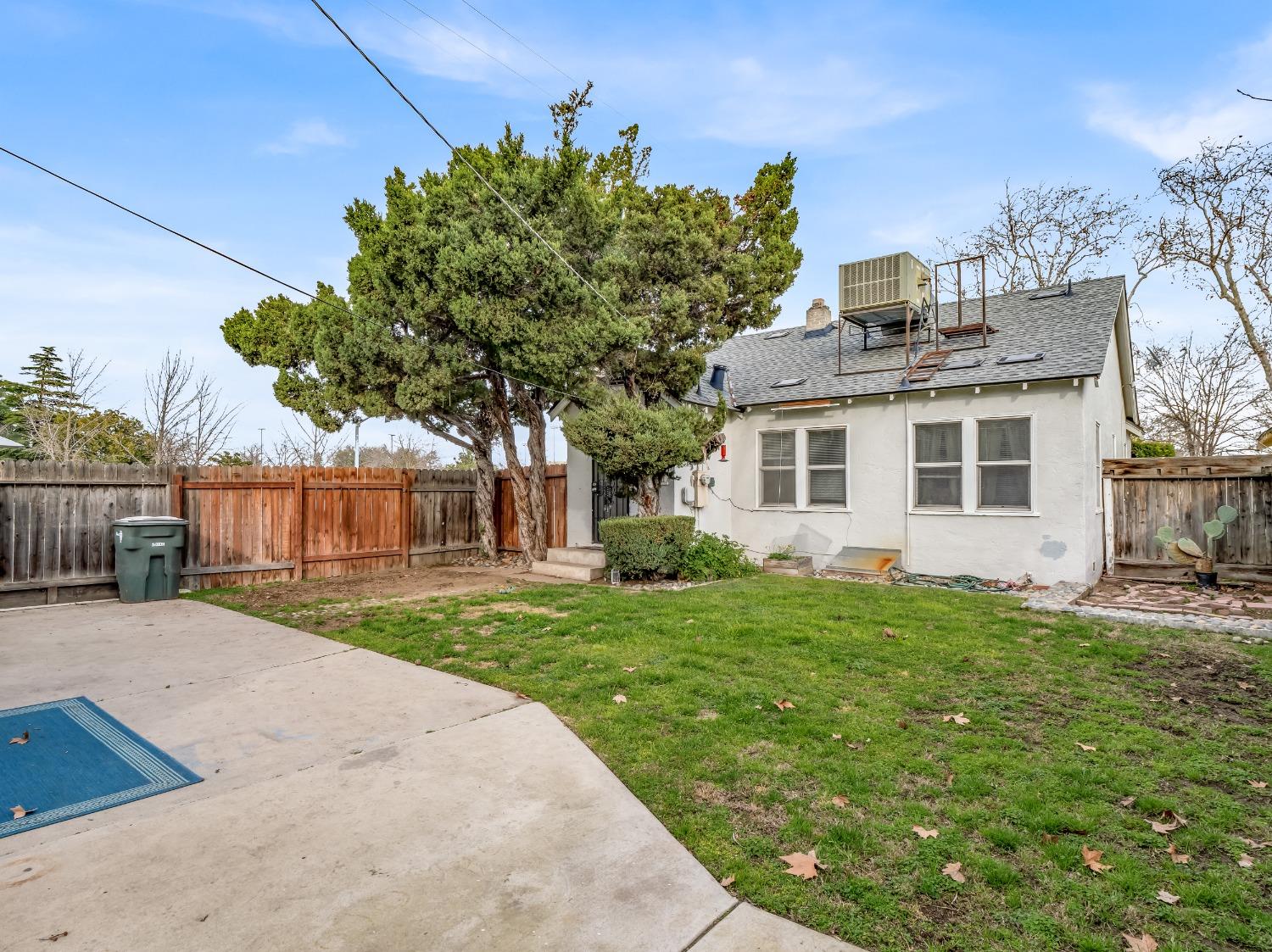 1597 N Glenn