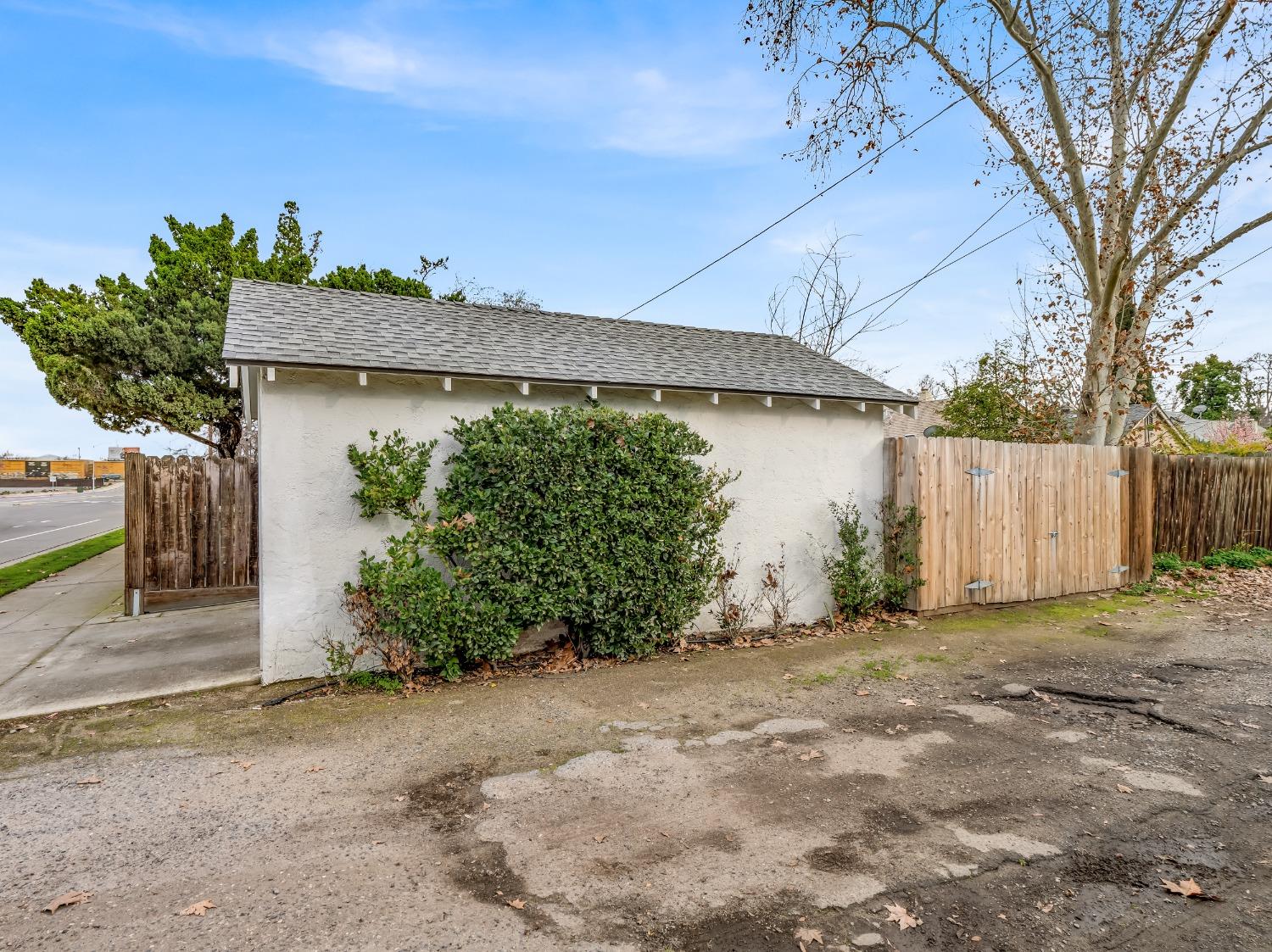 1597 N Glenn