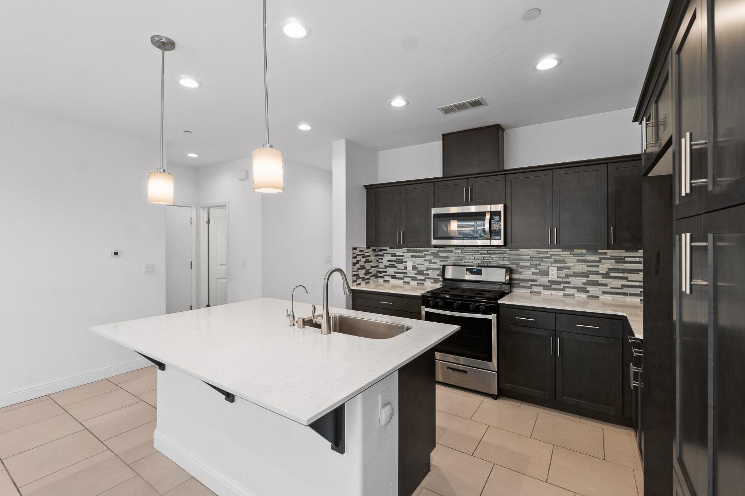 6060 W Donner Avenue