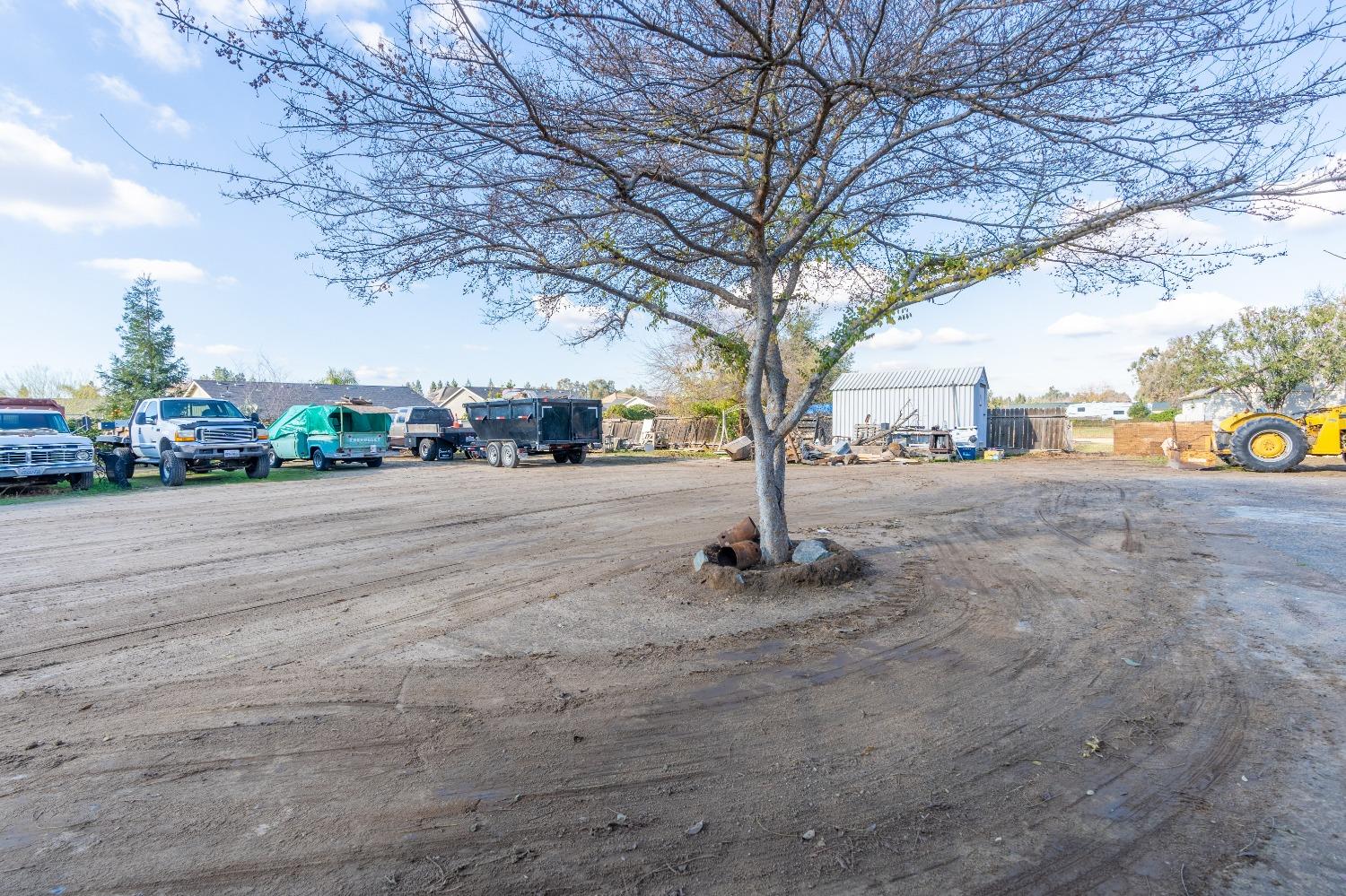 5909 N Grantland Avenue