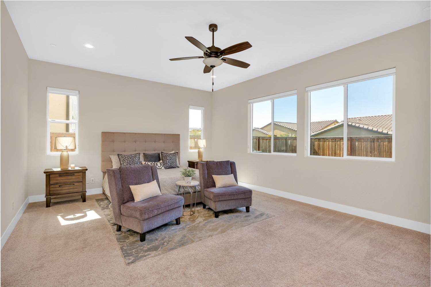 979 Ridgeline Road W