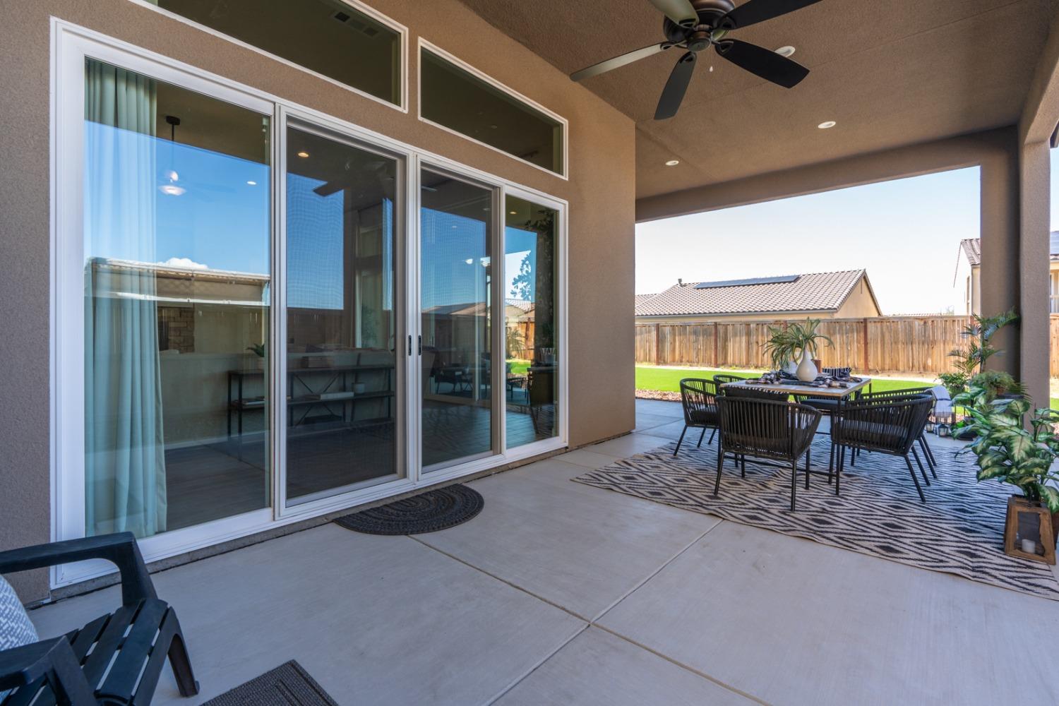 979 Ridgeline Road W