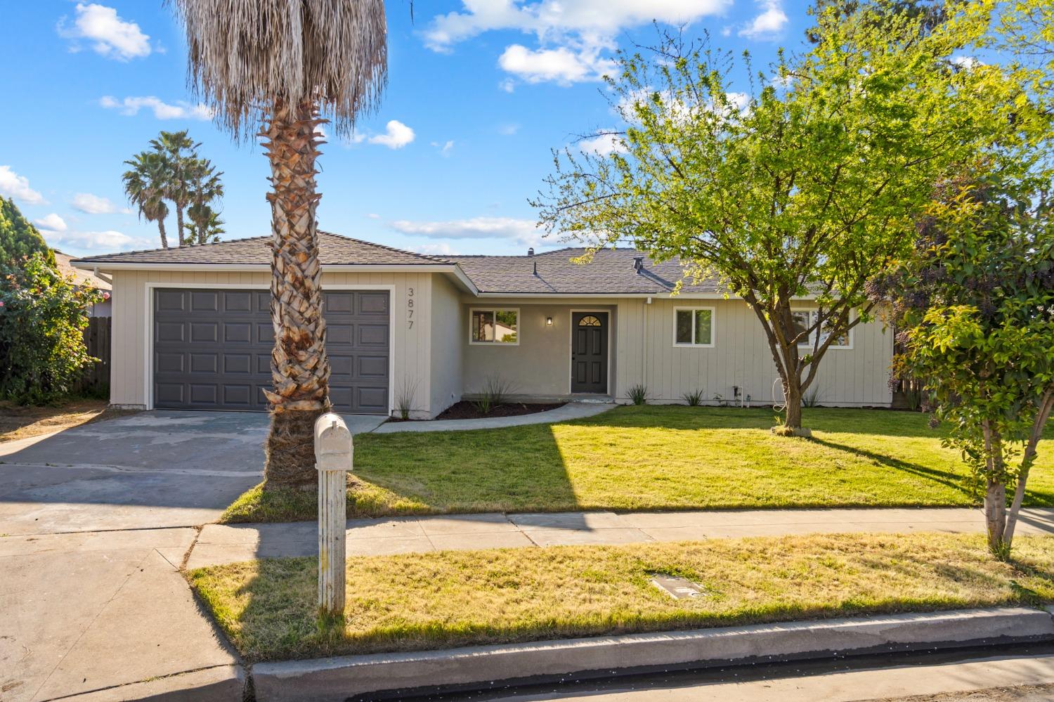 3877 N Ezie Avenue