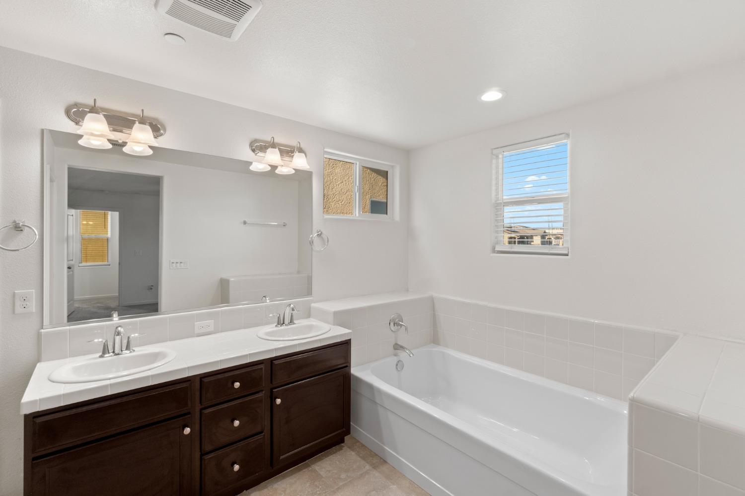 595 N Cattail Court