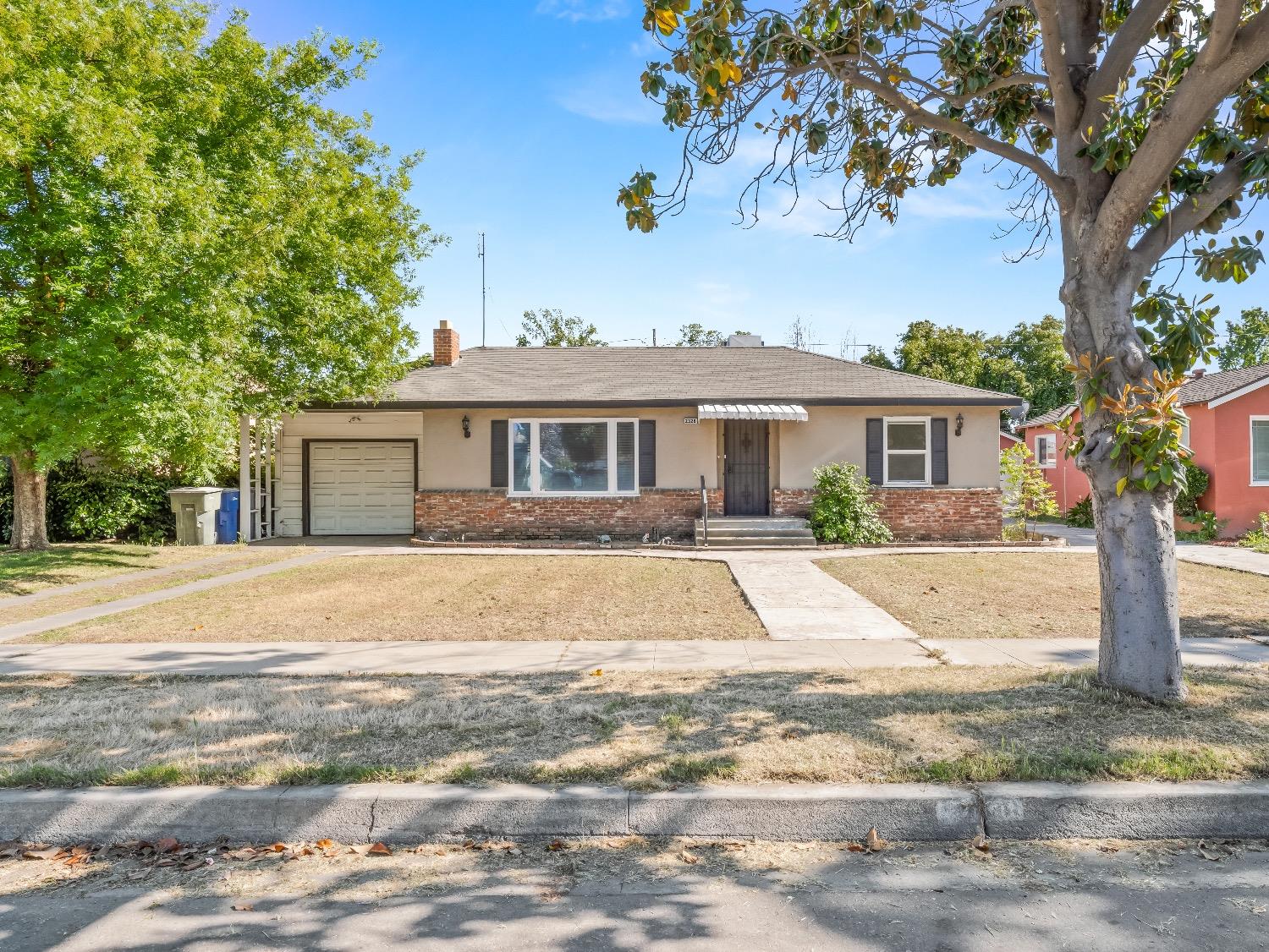 2328 E Brown Avenue