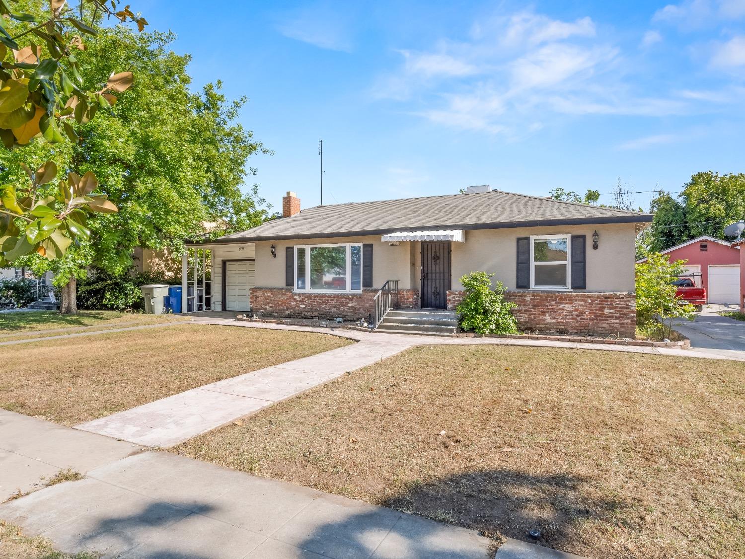 2328 E Brown Avenue