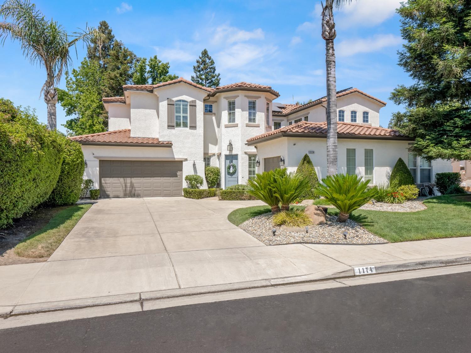 1174 N Orangewood Avenue