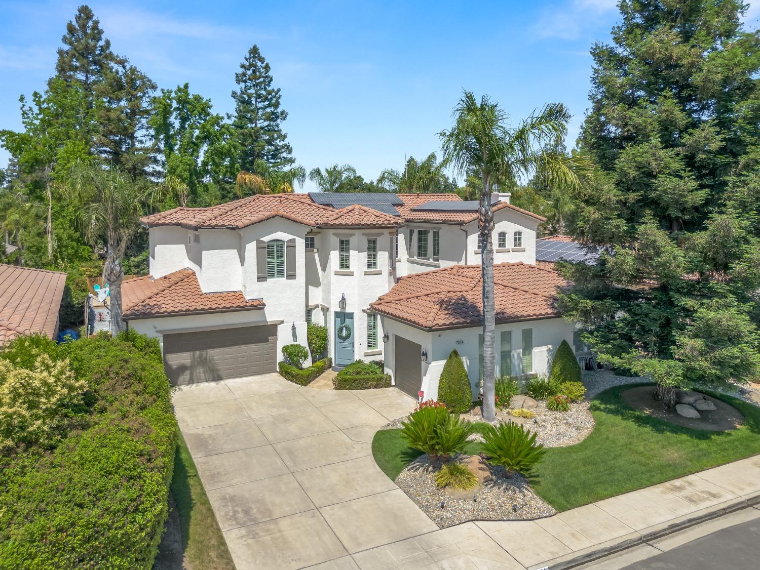 1174 N Orangewood Avenue