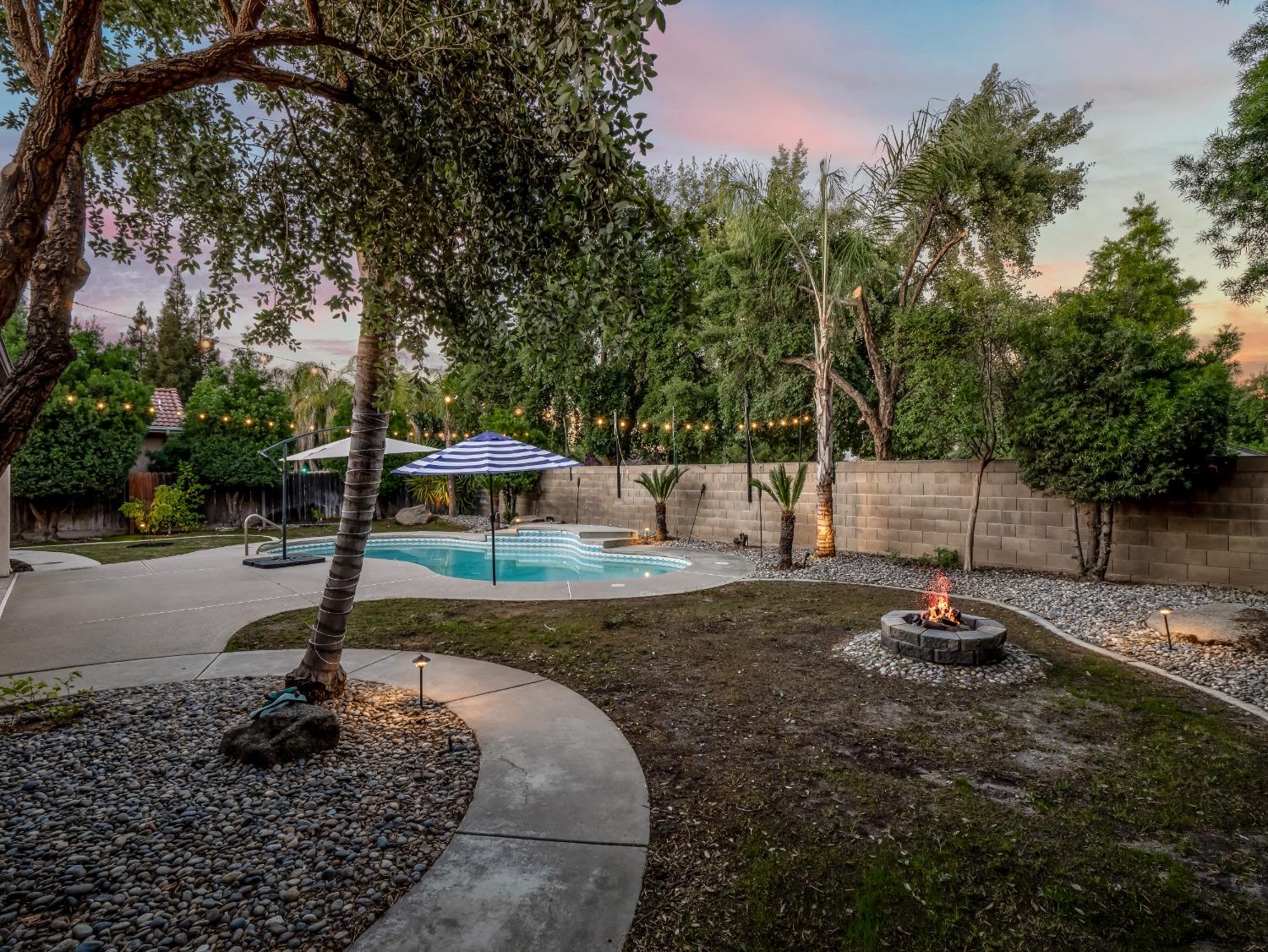 8396 N Dearing Avenue