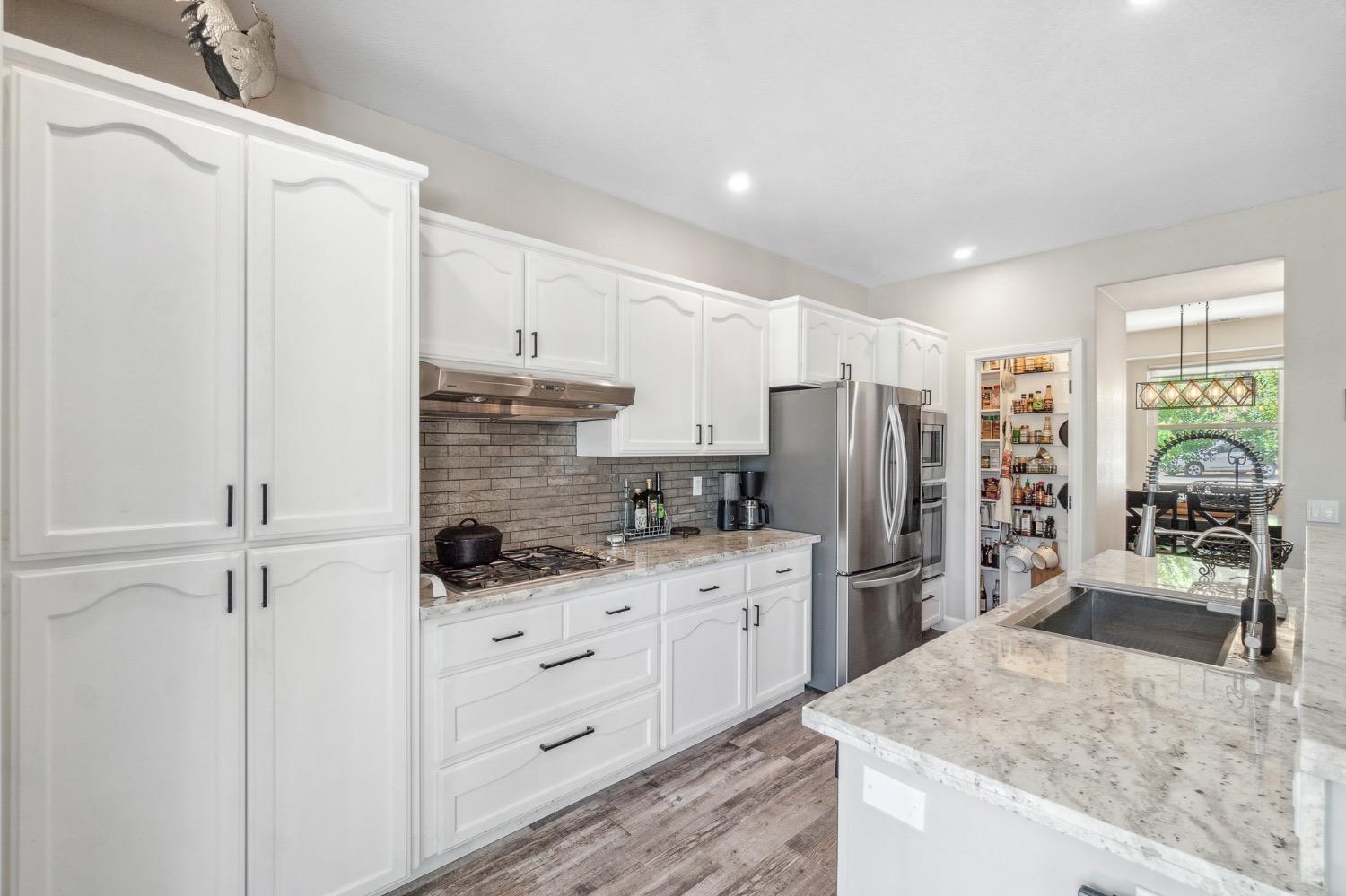 48395 Victoria Court