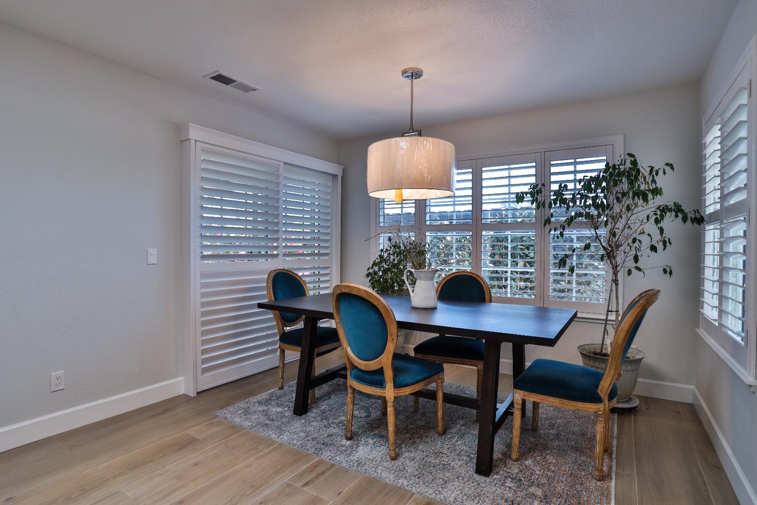 6589 N Maroa Avenue # 115