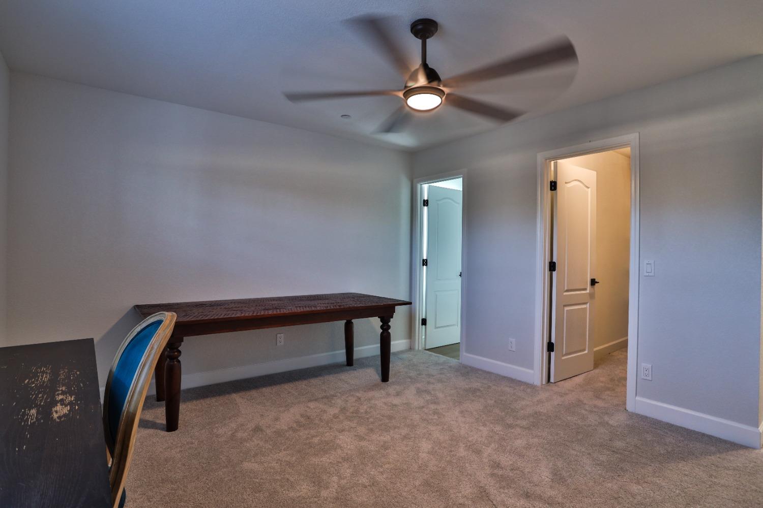 6589 N Maroa Avenue # 115
