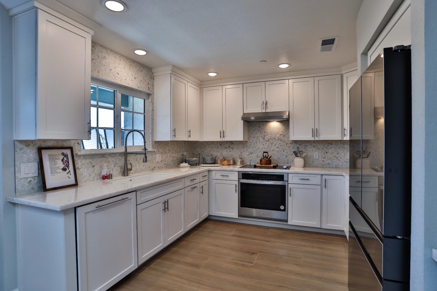 6589 N Maroa Avenue # 115
