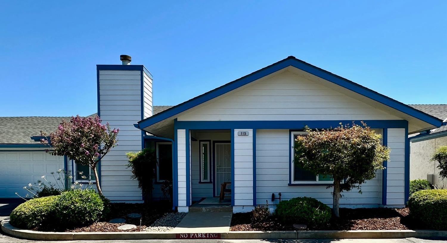 6589 N Maroa Avenue # 115