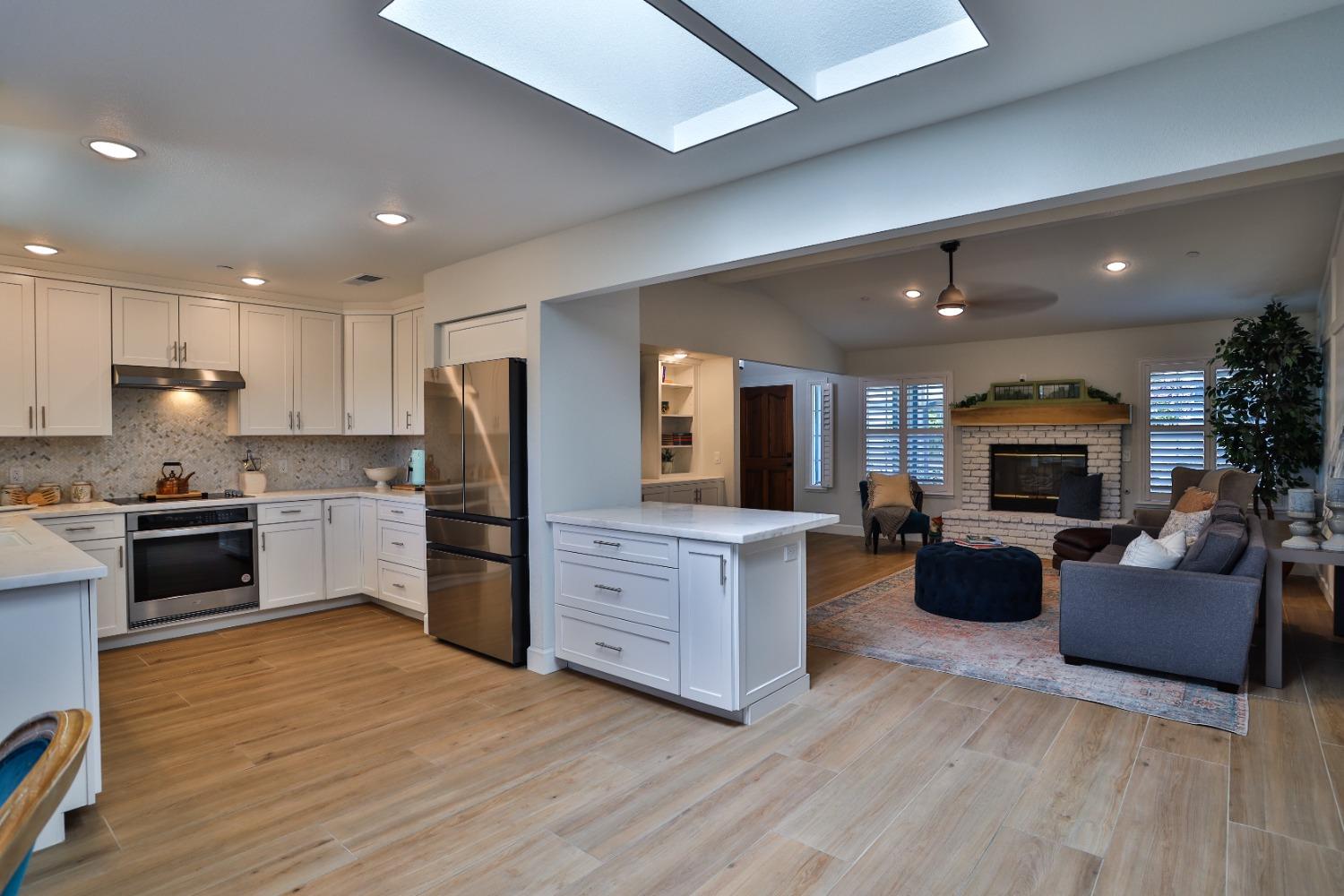 6589 N Maroa Avenue # 115