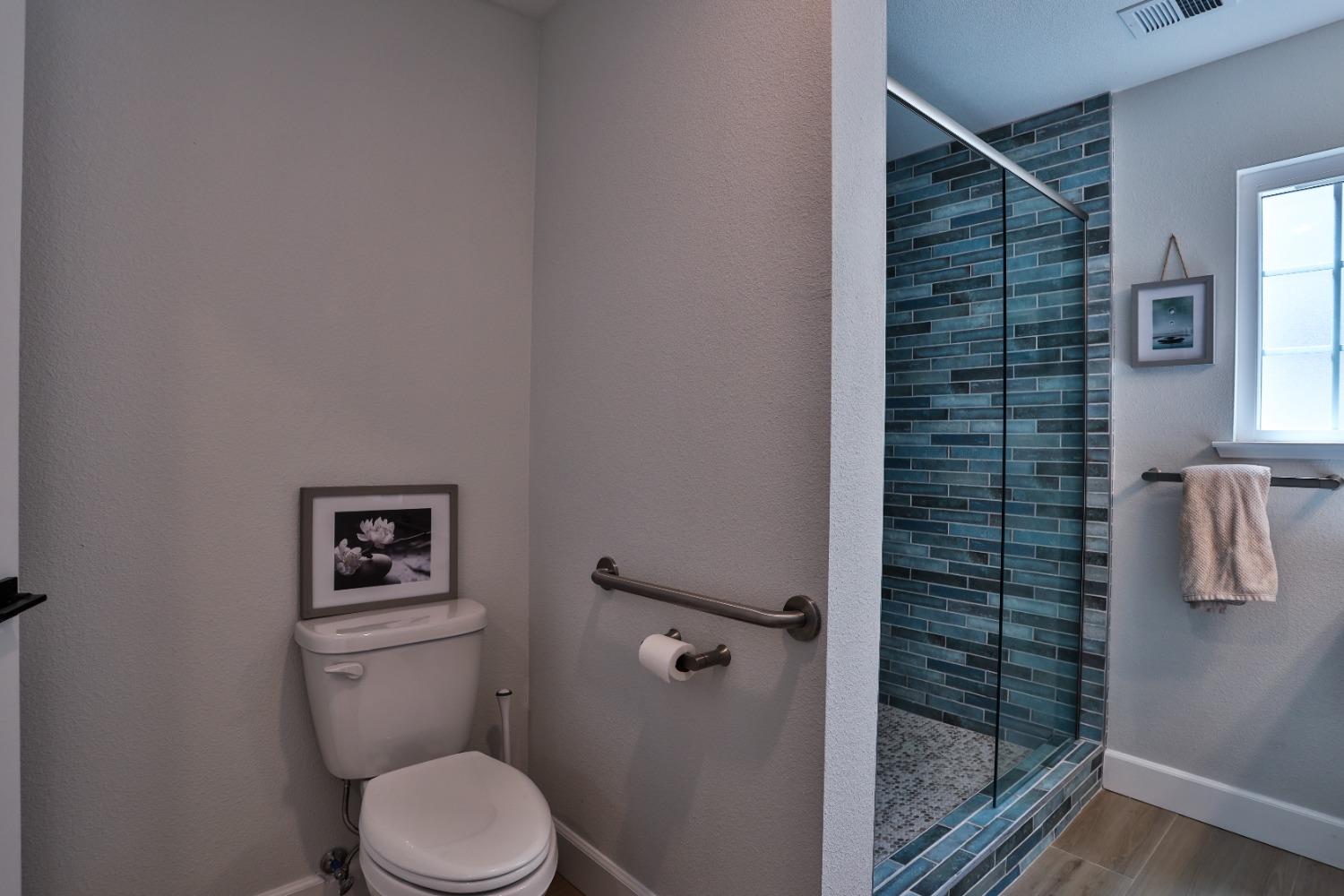 6589 N Maroa Avenue # 115