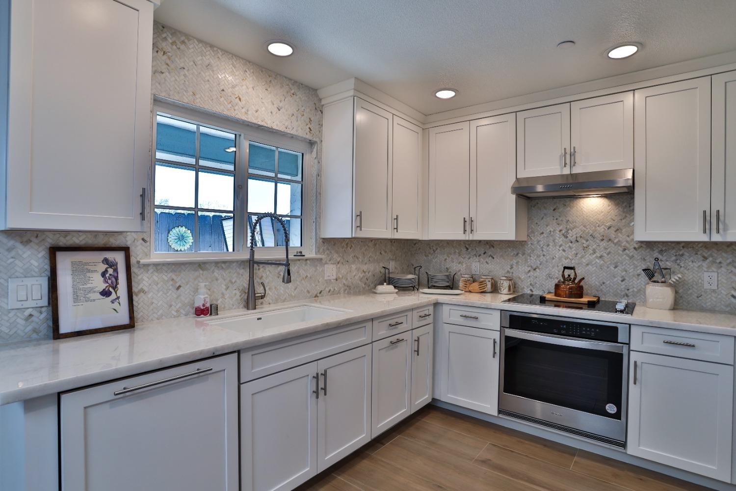 6589 N Maroa Avenue # 115