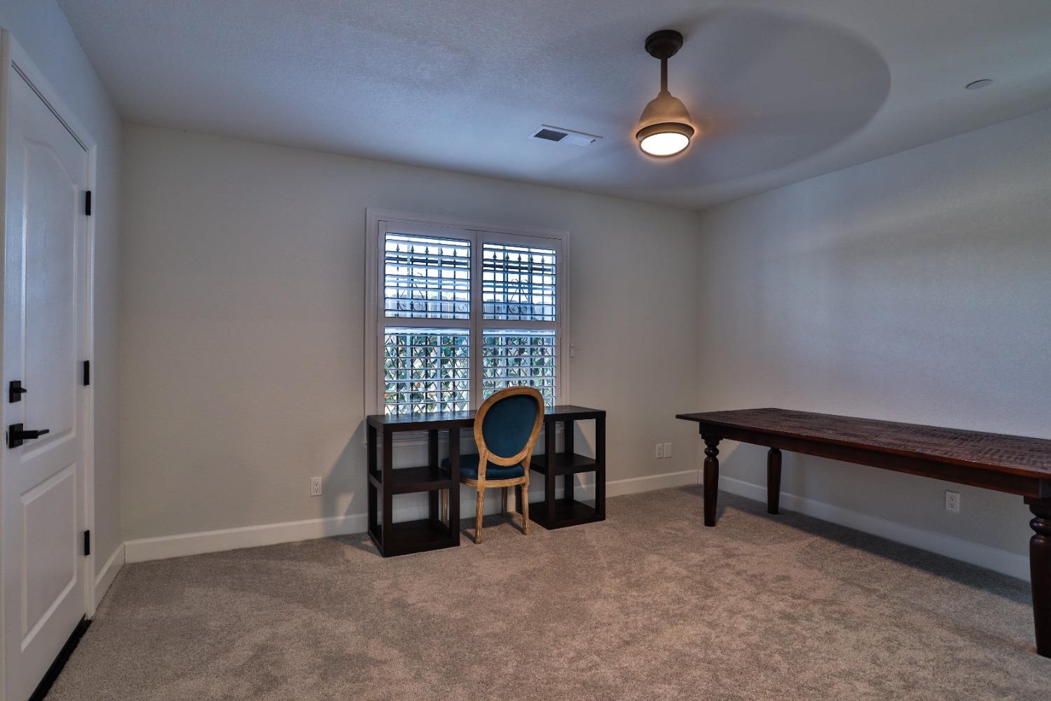 6589 N Maroa Avenue # 115