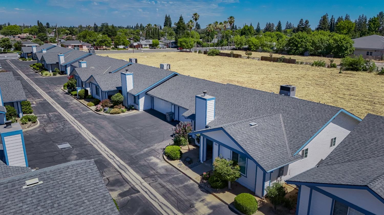6589 N Maroa Avenue # 115