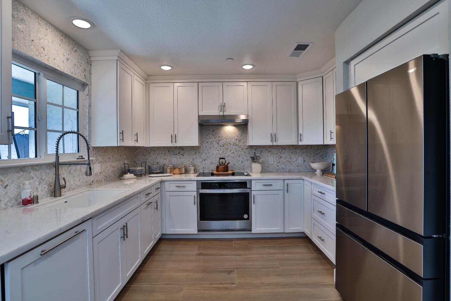 6589 N Maroa Avenue # 115