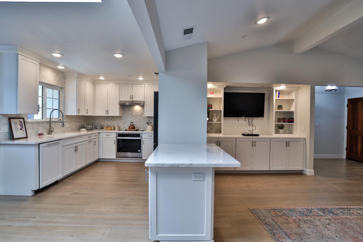 6589 N Maroa Avenue # 115