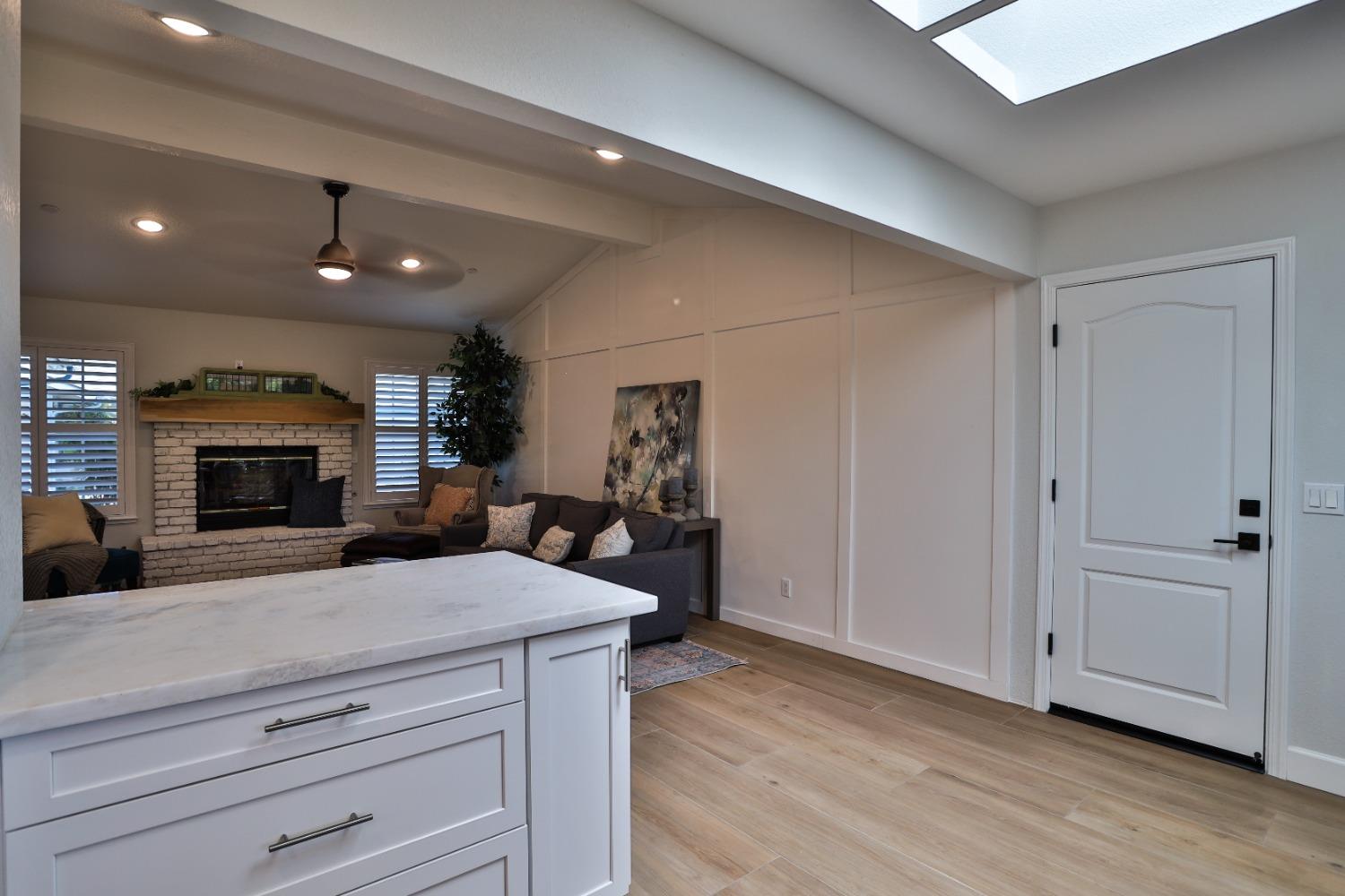 6589 N Maroa Avenue # 115