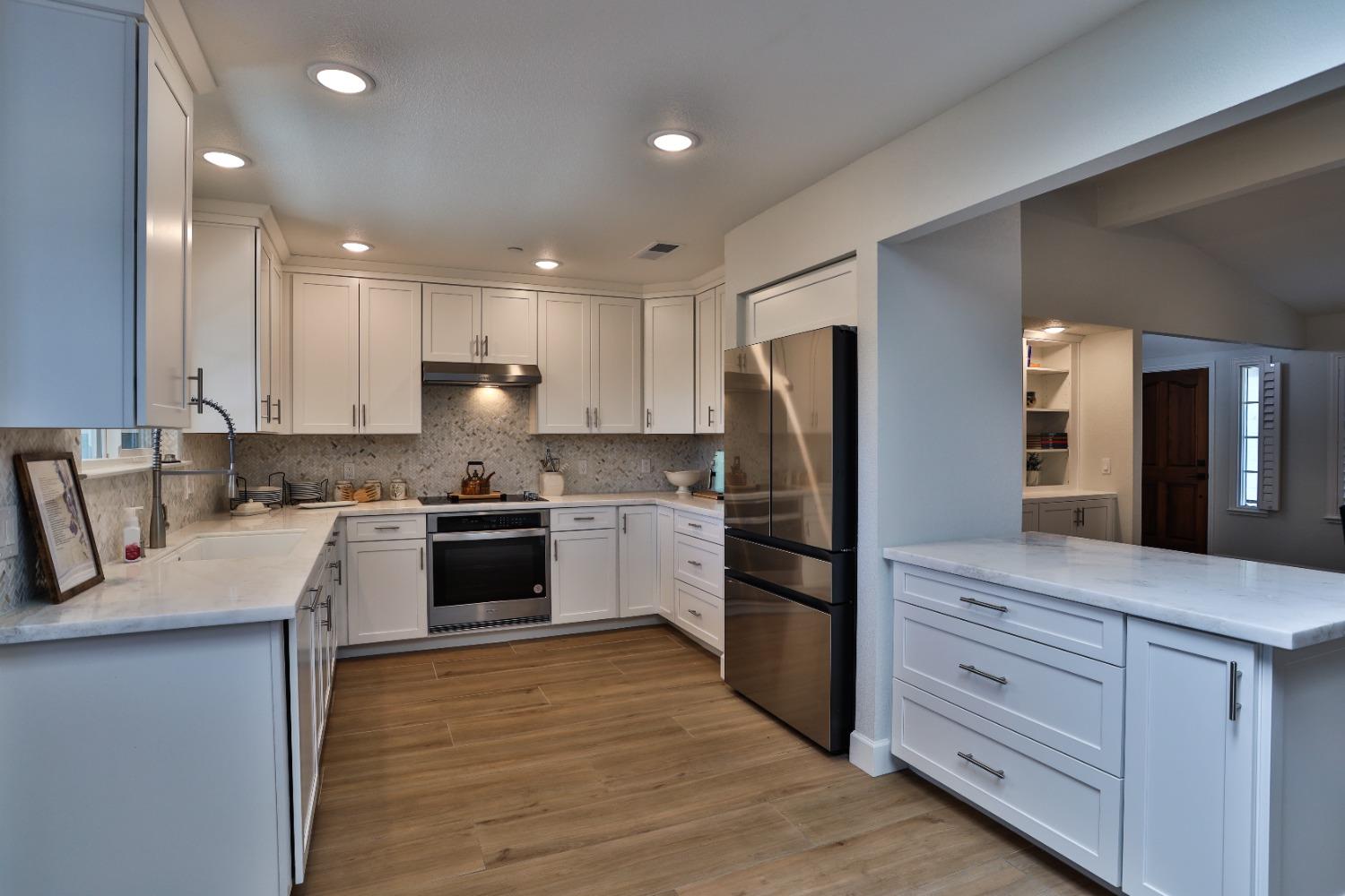 6589 N Maroa Avenue # 115