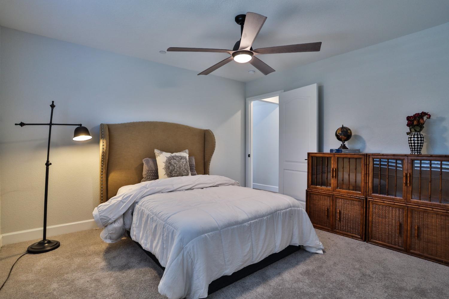 6589 N Maroa Avenue # 115