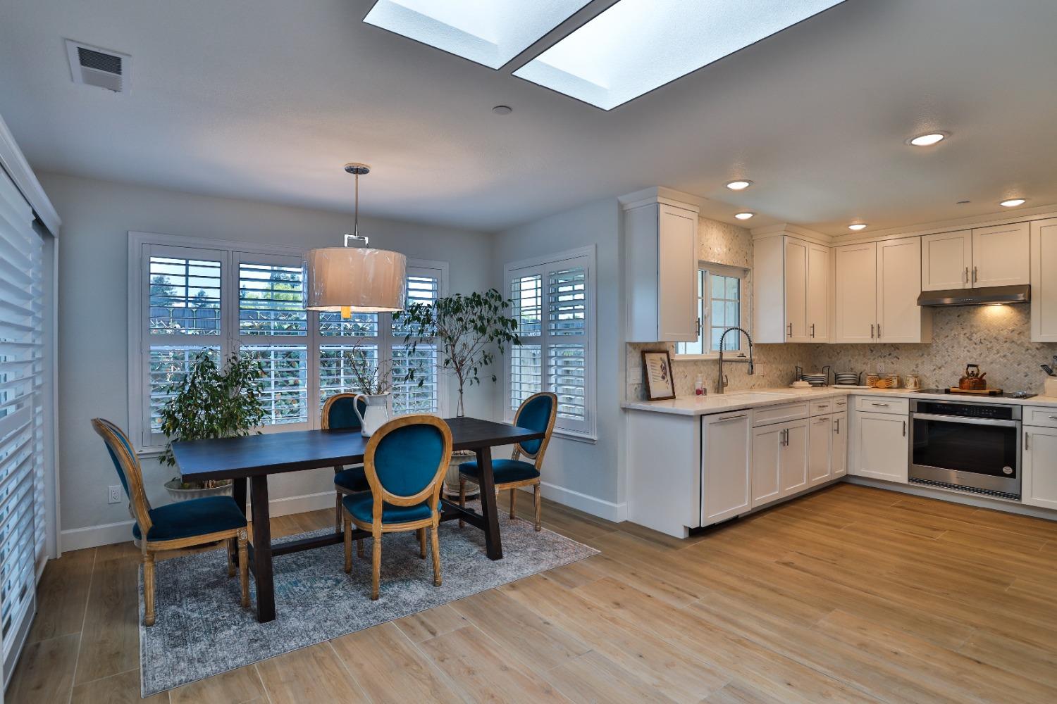 6589 N Maroa Avenue # 115