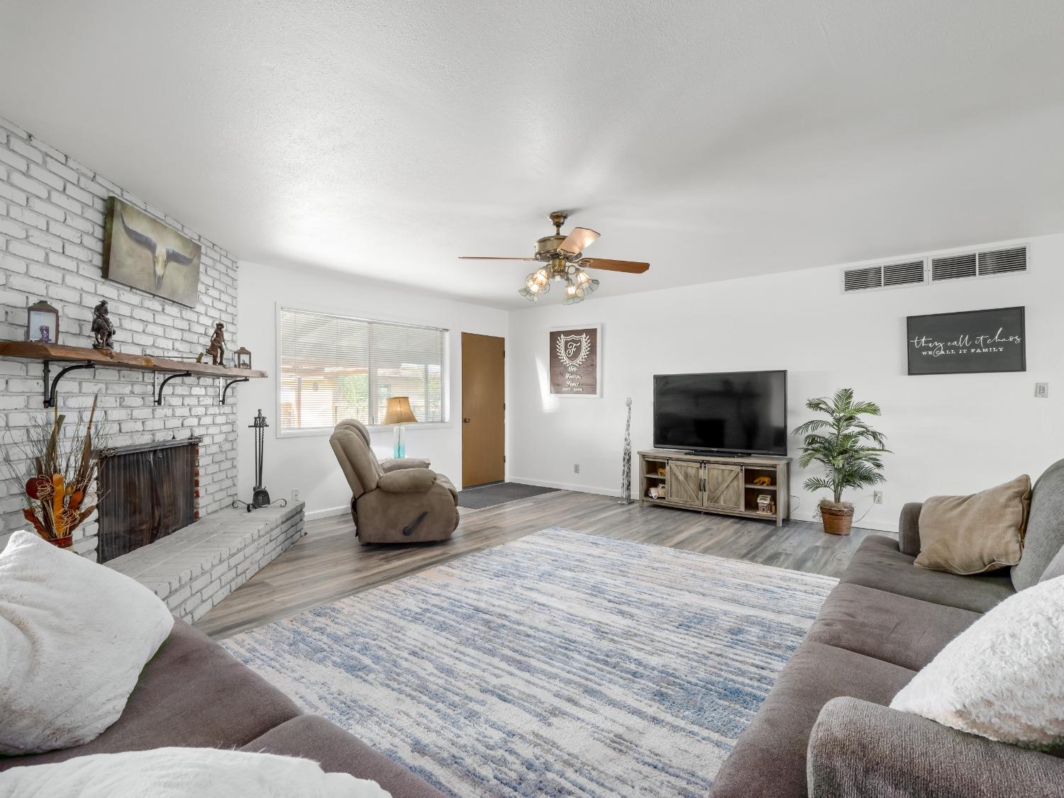 2250 W Mount Whitney Avenue
