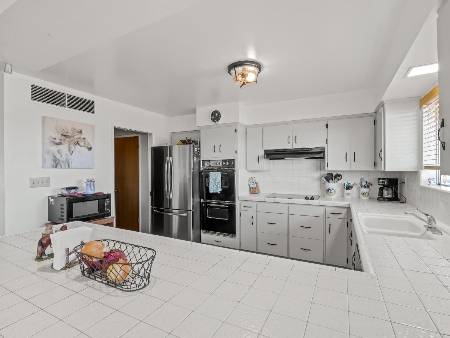 2250 W Mount Whitney Avenue