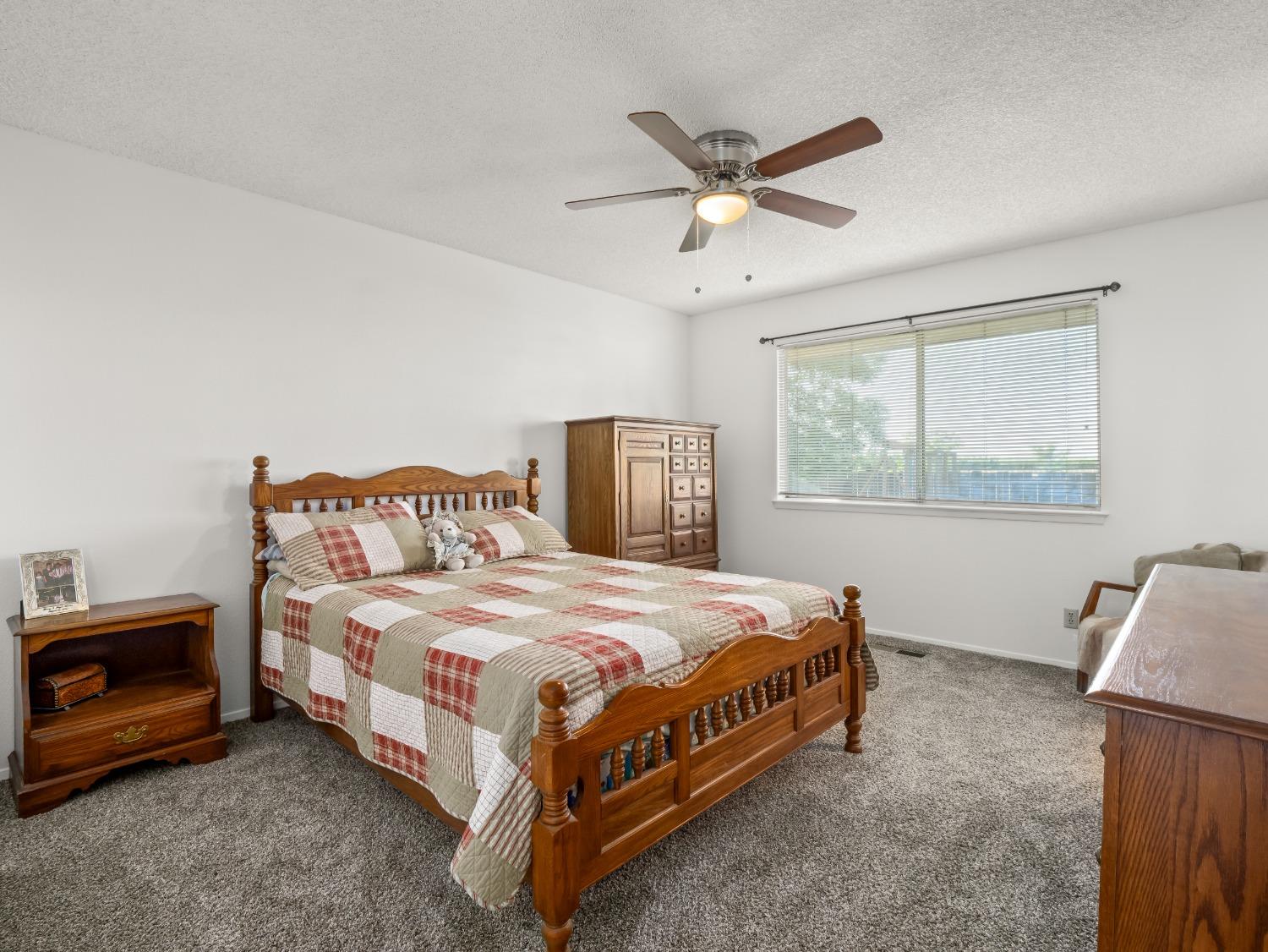 2250 W Mount Whitney Avenue