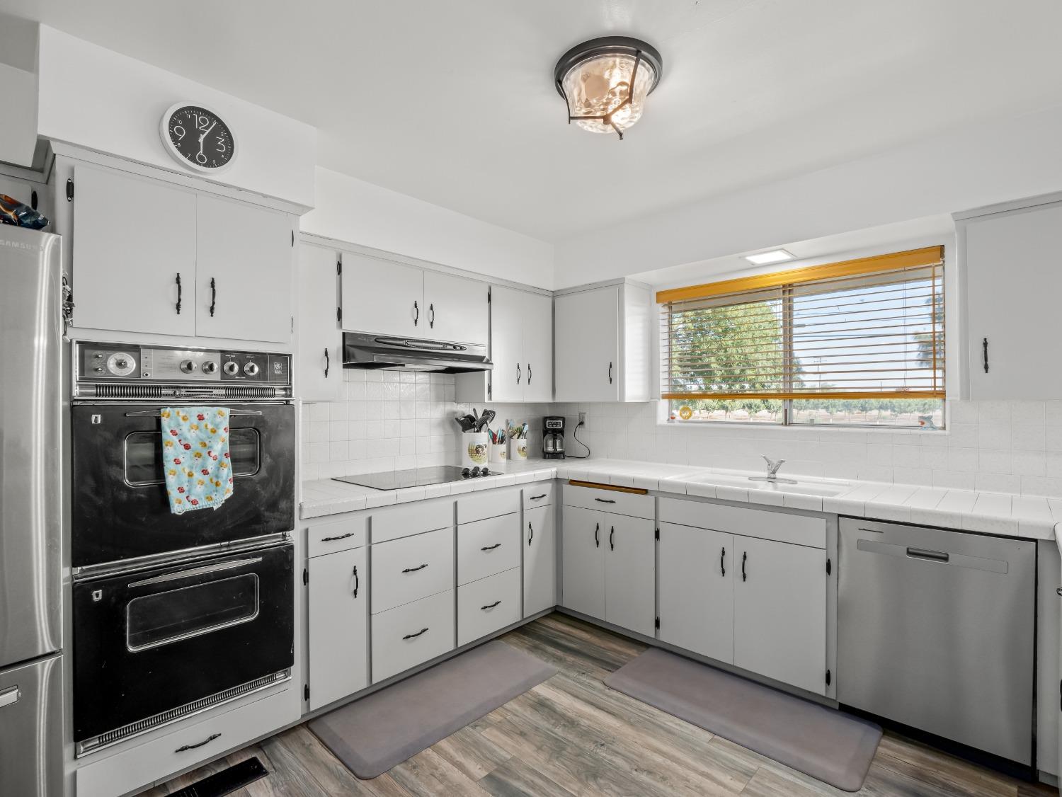 2250 W Mount Whitney Avenue