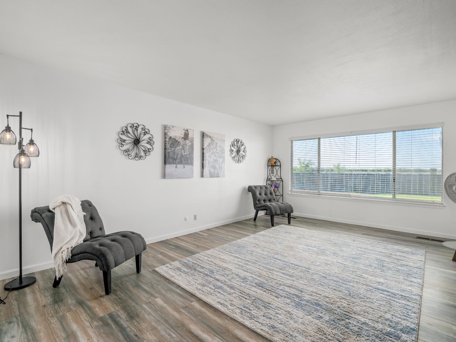 2250 W Mount Whitney Avenue