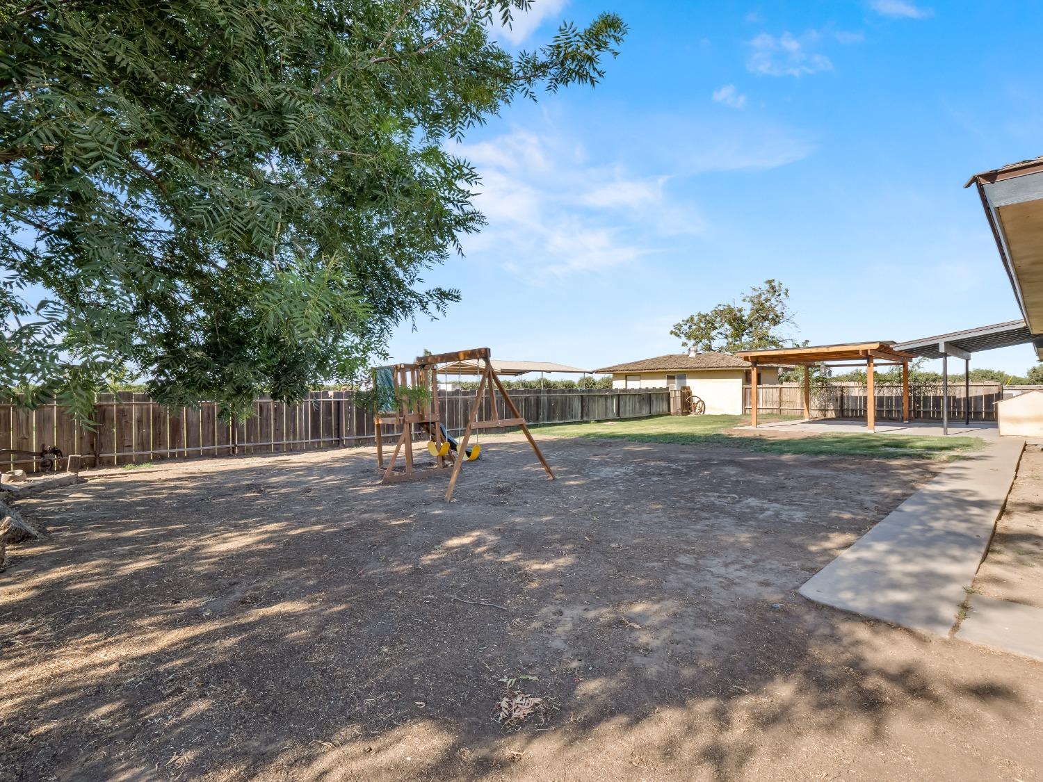 2250 W Mount Whitney Avenue