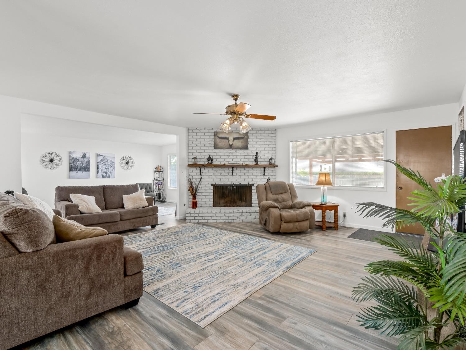2250 W Mount Whitney Avenue