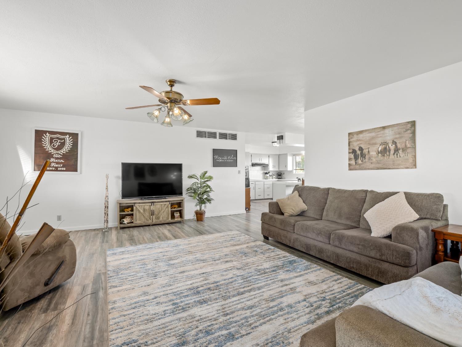 2250 W Mount Whitney Avenue