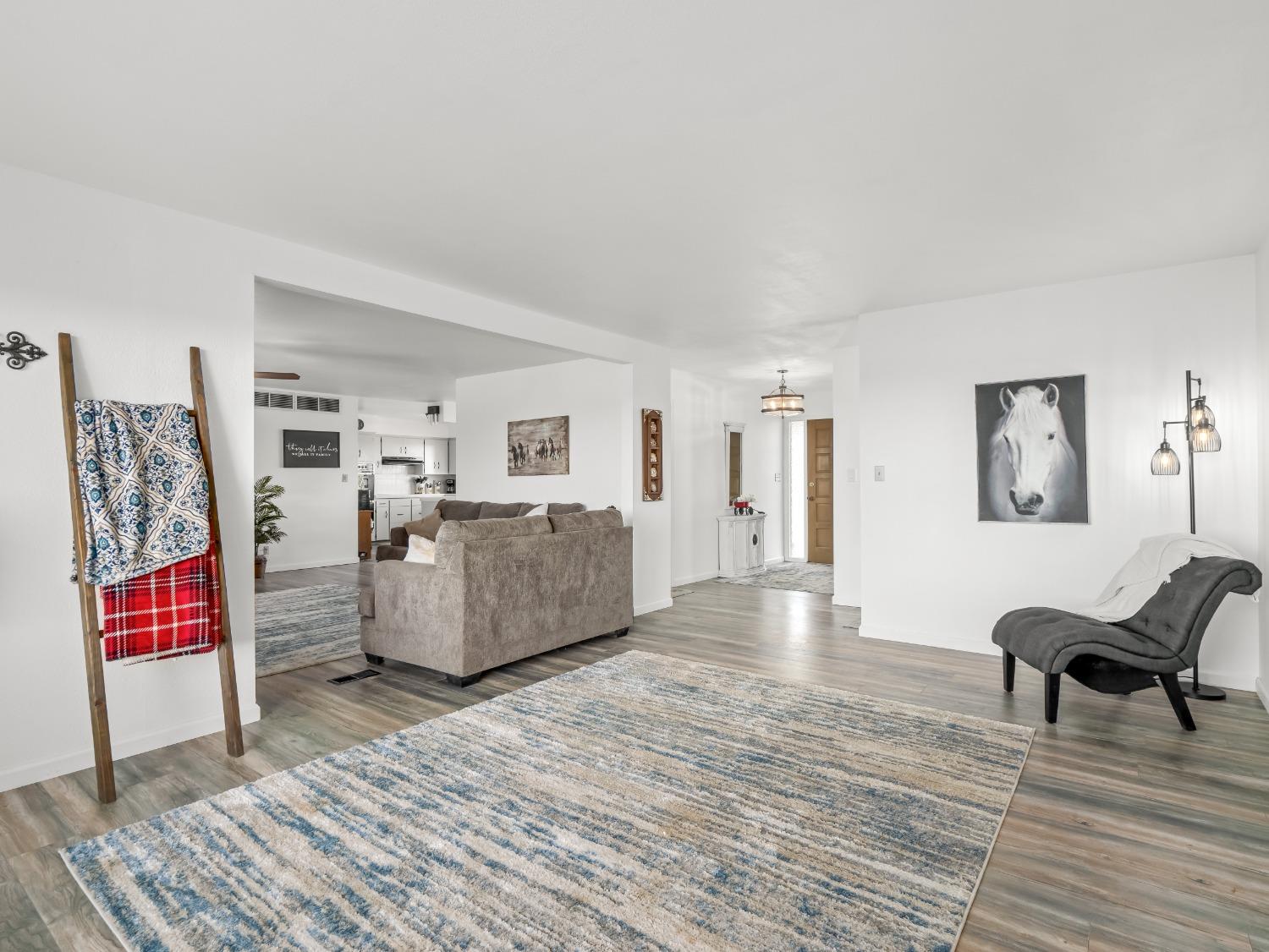 2250 W Mount Whitney Avenue