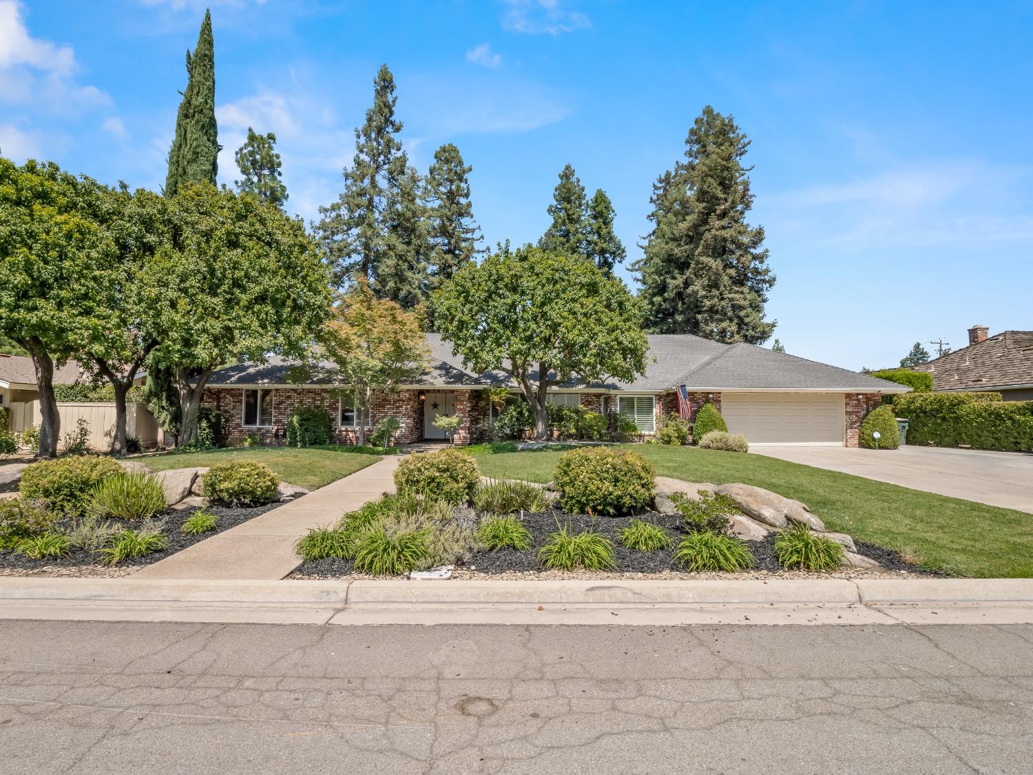 3566 W Spruce Avenue