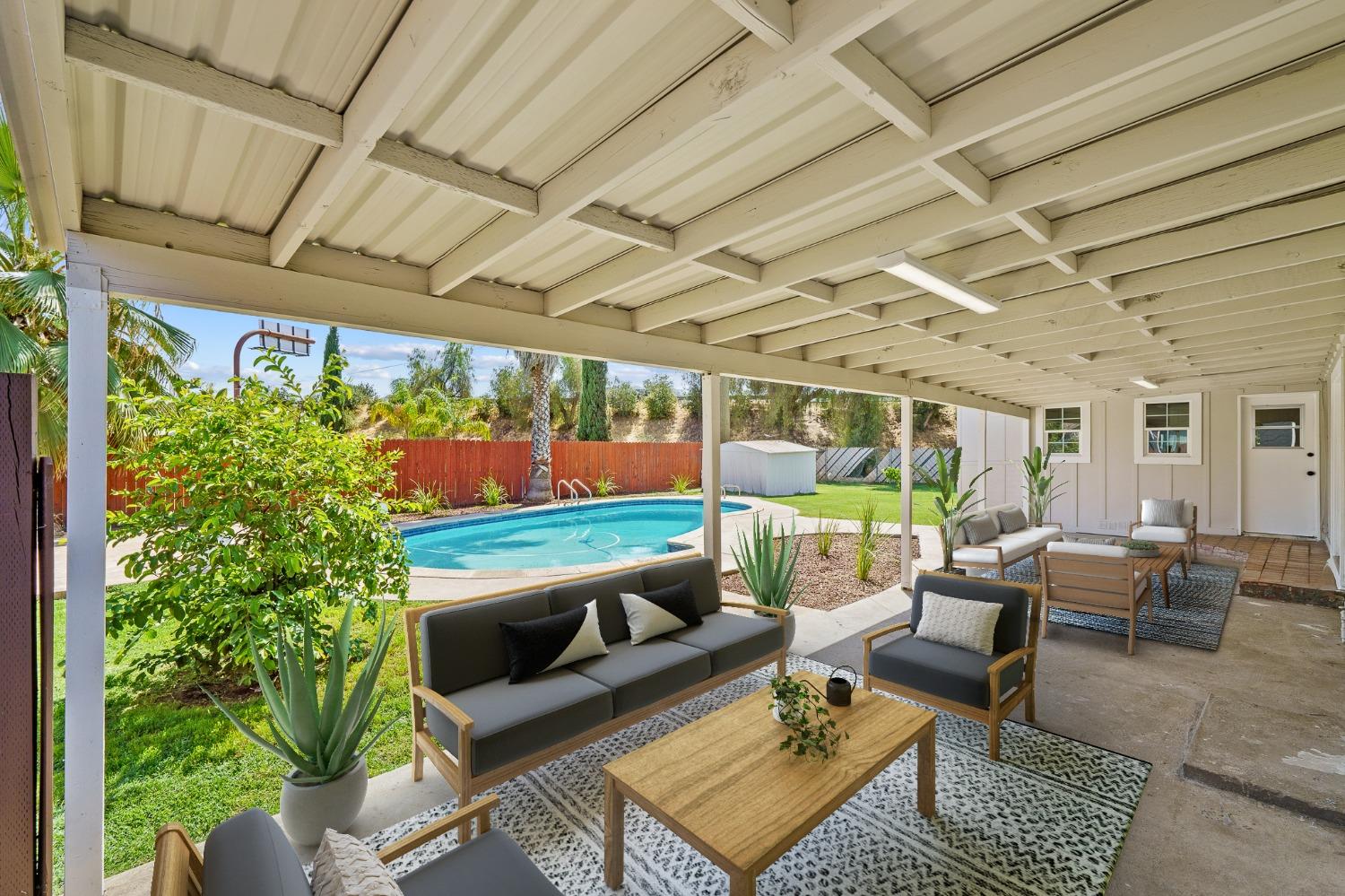 2338 E Berkeley Avenue