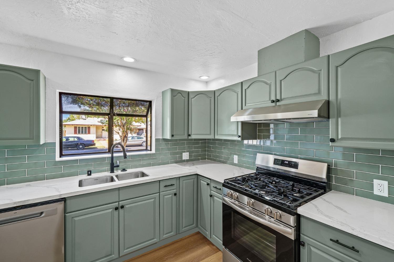 2338 E Berkeley Avenue