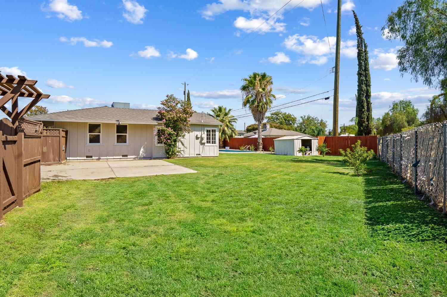 2338 E Berkeley Avenue
