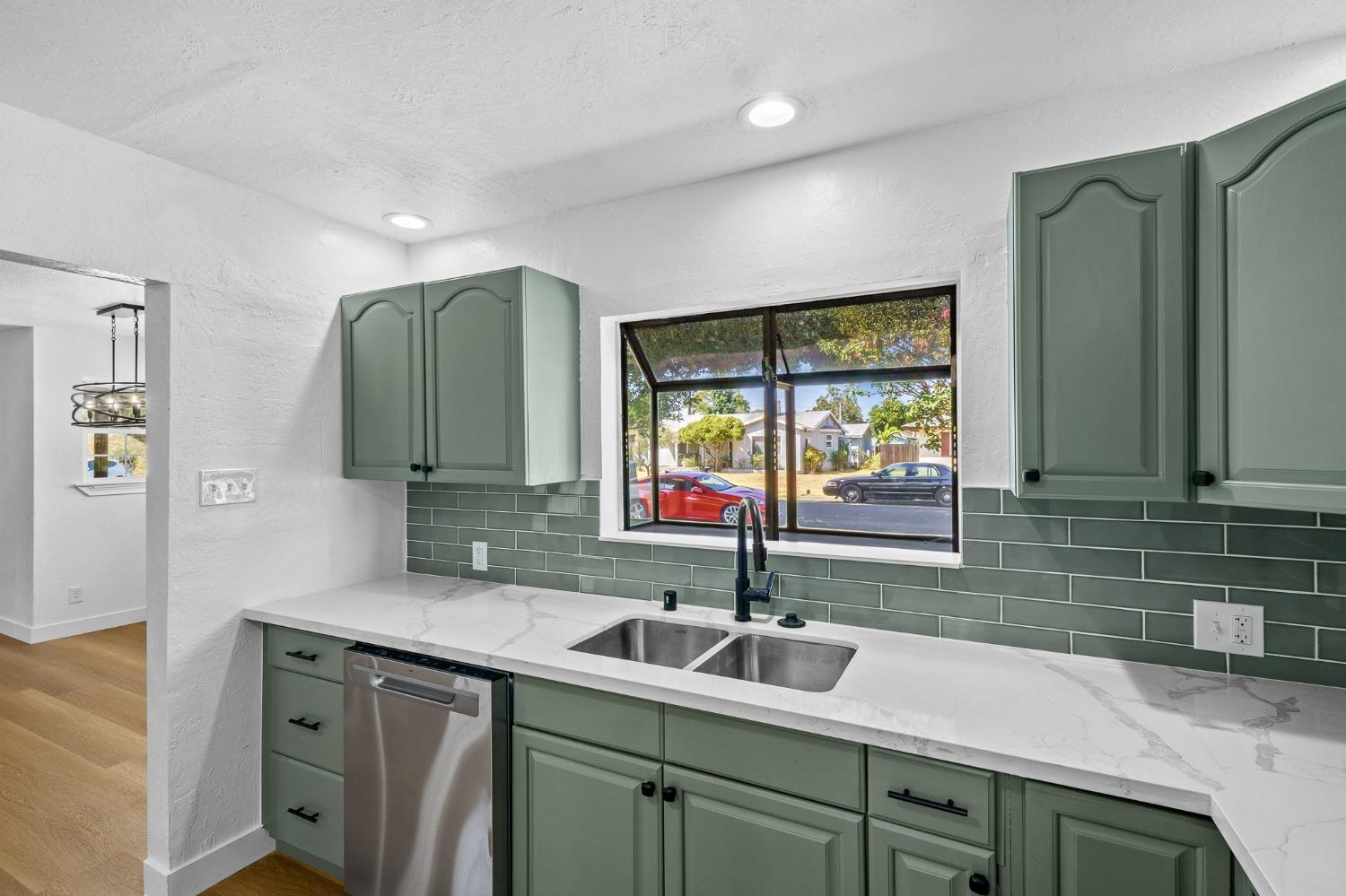 2338 E Berkeley Avenue
