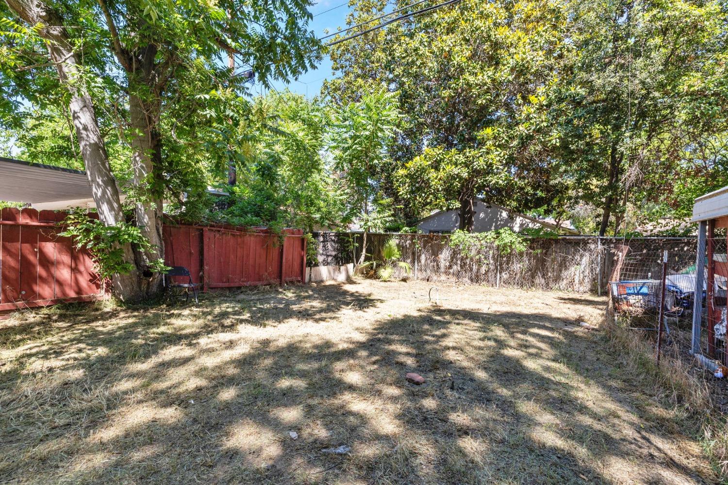 960 N Van Ness Avenue