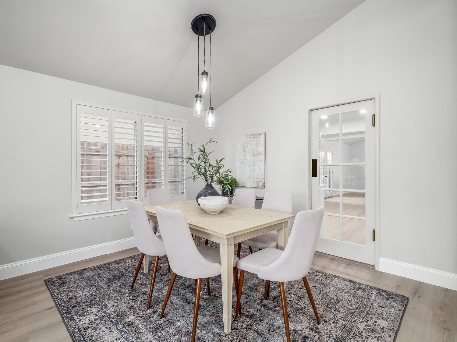 1971 Vartikian Avenue